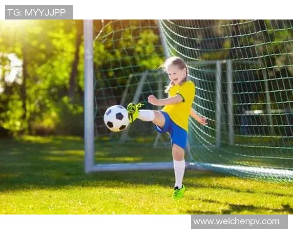 足球明星与外国女孩的浪漫故事揭示了爱与梦想的交织与激情 足球明星与外国女孩的浪漫故事揭示了爱与梦想的交织与激情