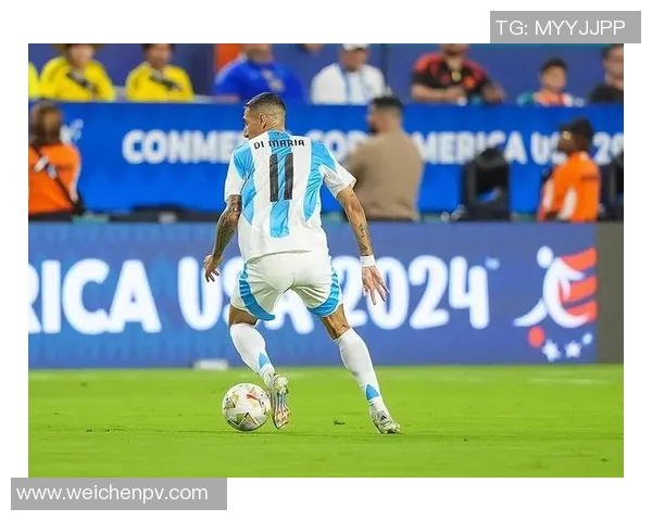 戴面罩的足球明星如何在逆境中重塑自我与职业生涯的辉煌 戴面罩的足球明星如何在逆境中重塑自我与职业生涯的辉煌