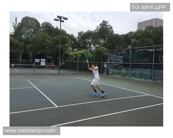 成都网球队以93分稳居大师赛积分榜首位展现强劲实力