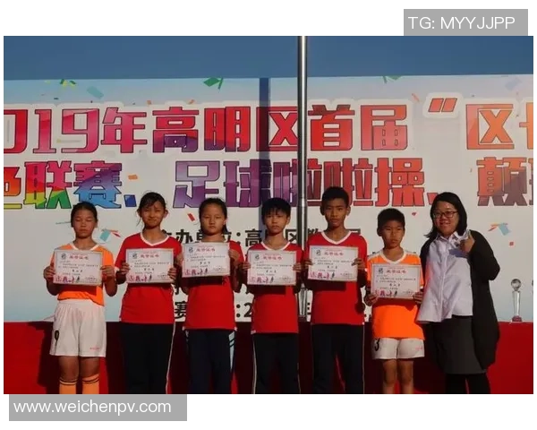 杨梅足球明星的背后故事与成就揭秘