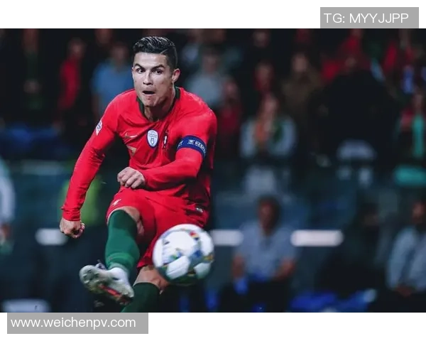 足球明星驼背现象解析及相关图片展示 足球明星驼背现象解析及相关图片展示